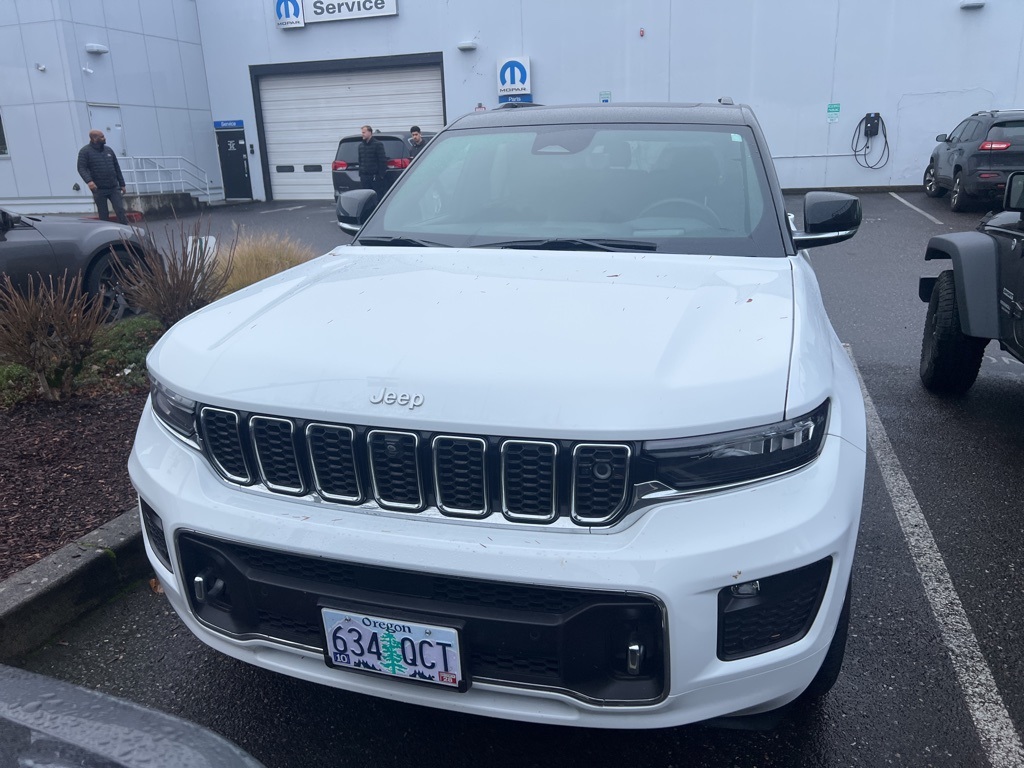 2024 Jeep Grand Cherokee Overland photo 2