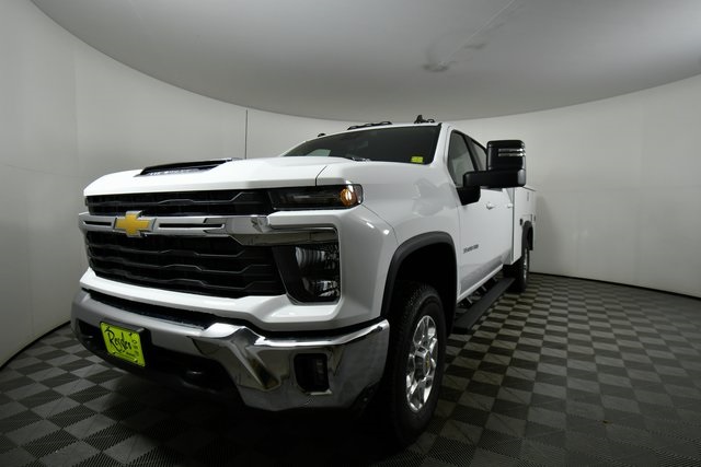 2025 Chevrolet Silverado 3500HD LT photo 4