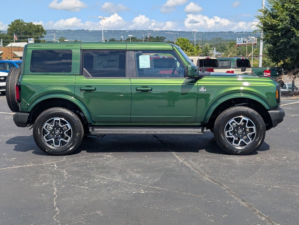2025 Ford Bronco Outer Banks photo 3
