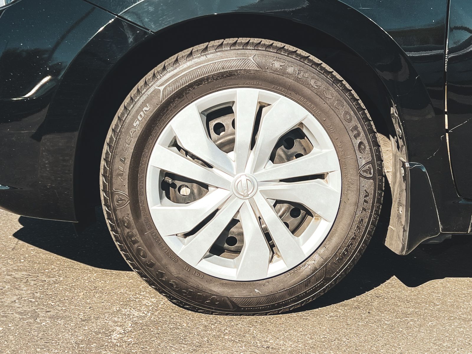 2022 Nissan Versa 1.6 S photo 2