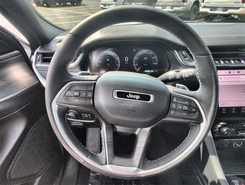 2025 Jeep Grand Cherokee Laredo Altitude photo 13