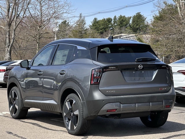 2025 Nissan Kicks SR photo 3