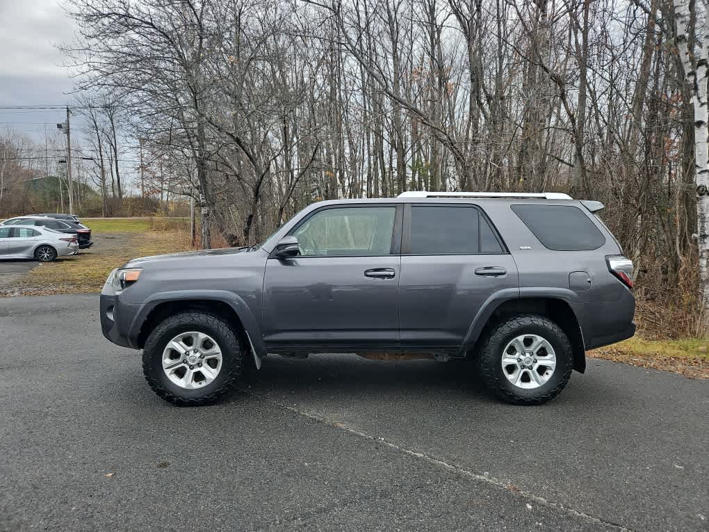 2016 Toyota 4Runner SR5 Premium photo 2