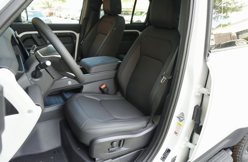 2025 LAND ROVER DEFENDER - Image 13