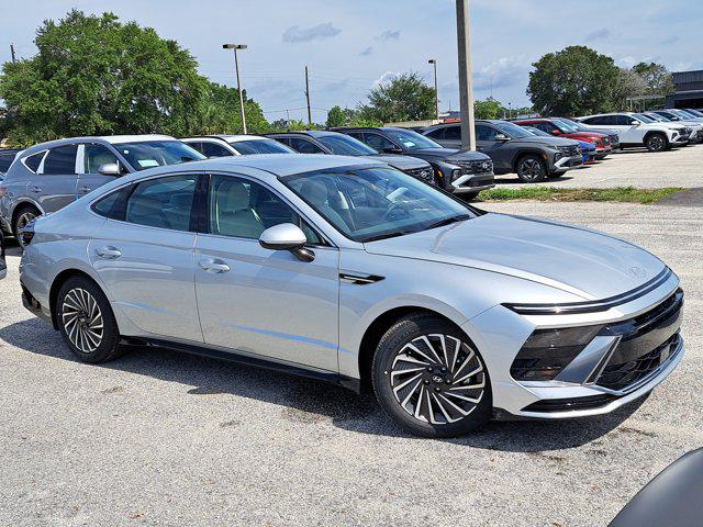 2025 Hyundai Sonata Hybrid SEL's photo