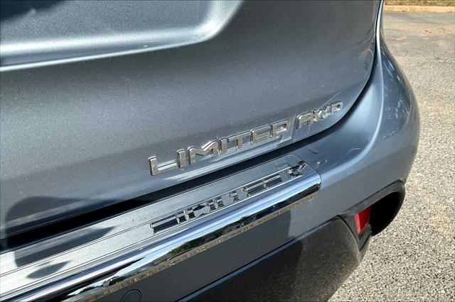 2023 Toyota Highlander Limited photo 9
