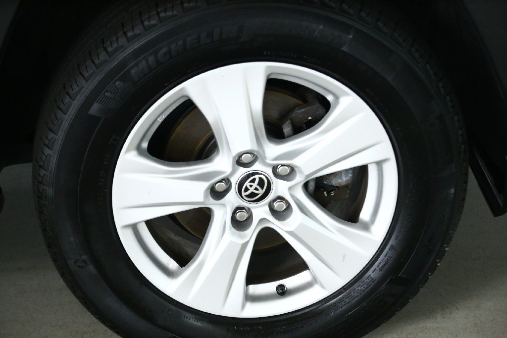 2021 Toyota RAV4 XLE photo 9