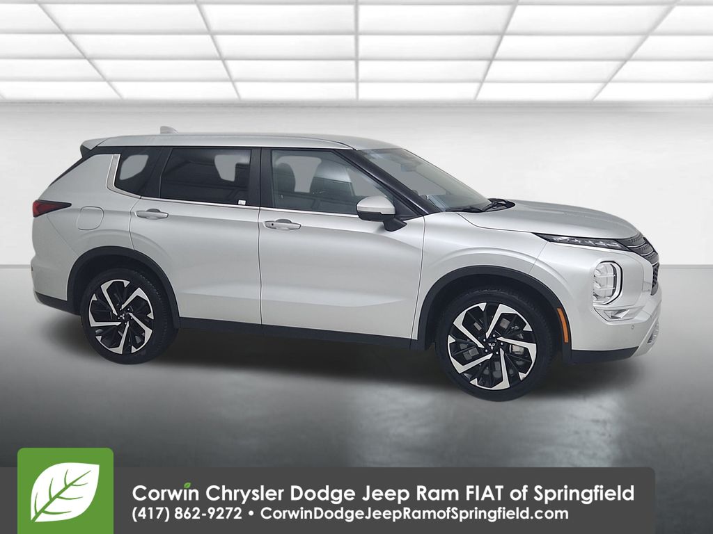 2024 Mitsubishi Outlander SE's photo