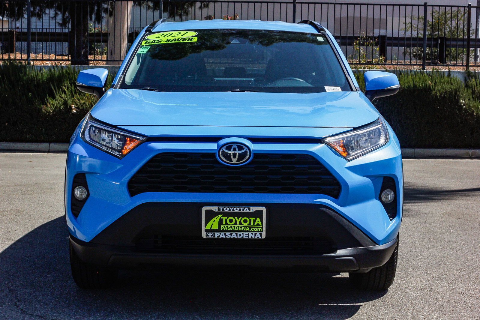 2021 Toyota RAV4 XLE photo 2