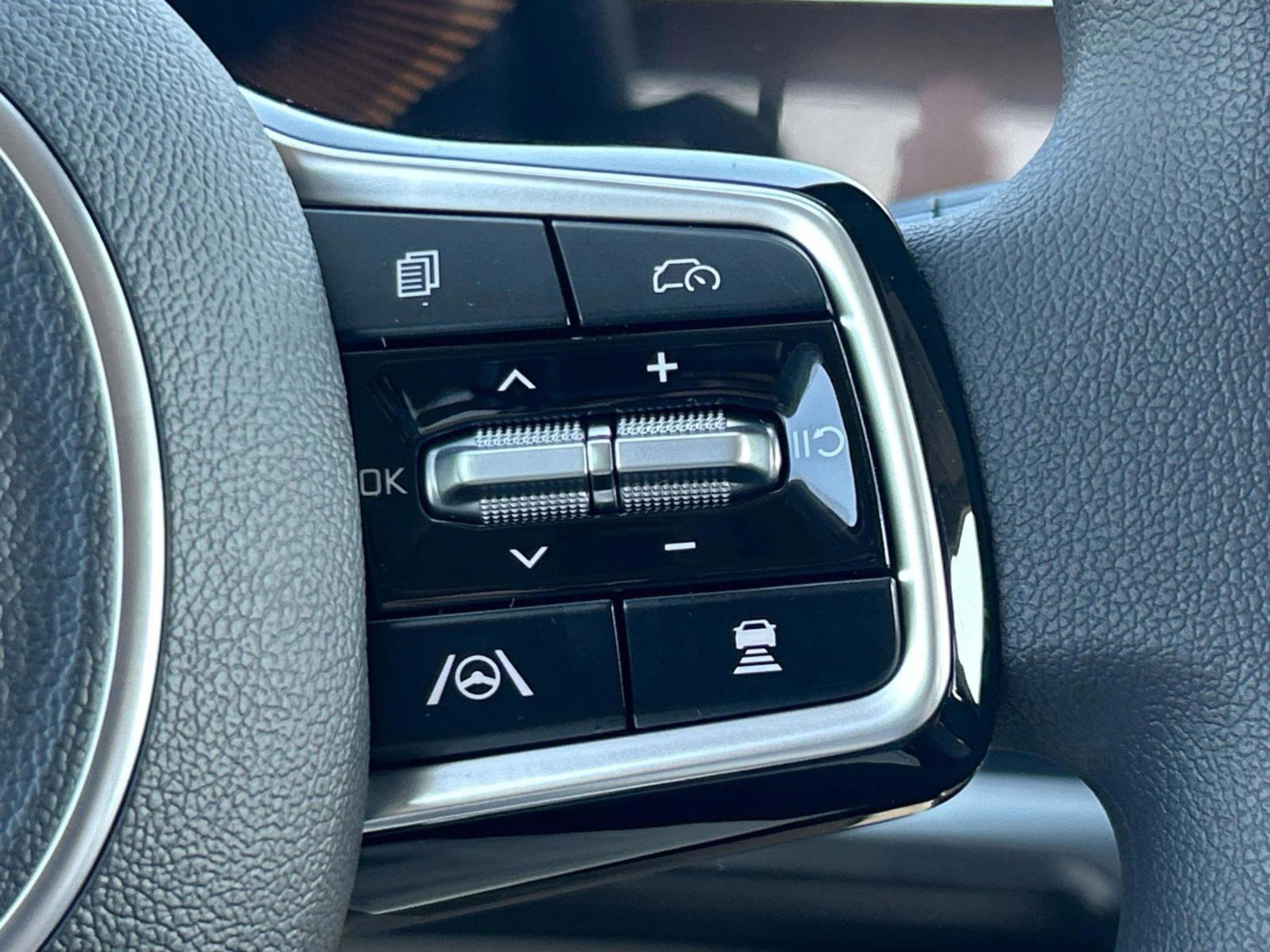 2026 Kia Carnival LX photo 22