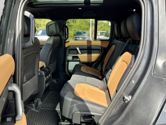 2023 Land Rover Defender 130 X-Dynamic SE photo 19