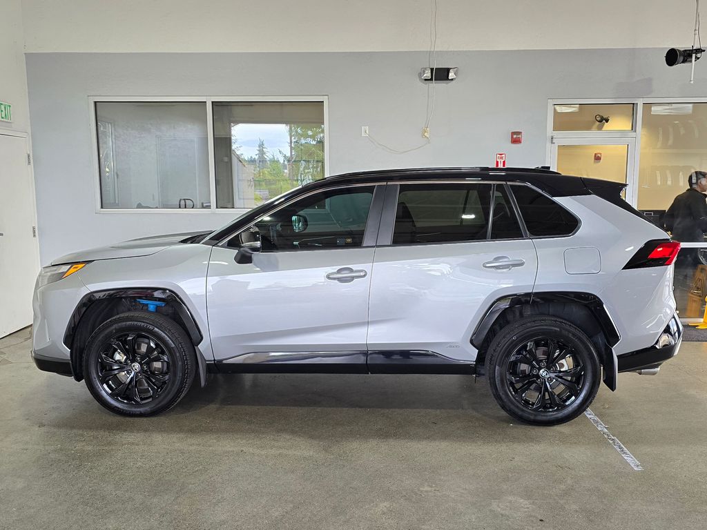2024 Toyota RAV4 Hybrid XSE photo 4