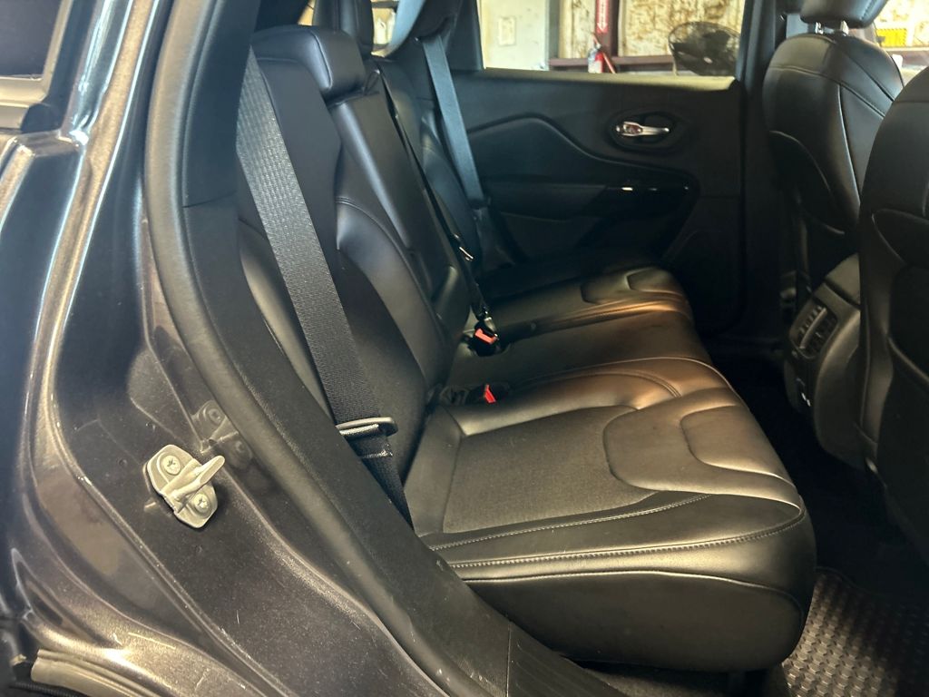 2020 Jeep Cherokee Altitude photo 23