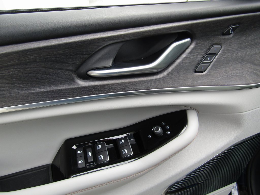 2022 Jeep Grand Cherokee Overland photo 22
