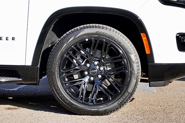 New 2025 Bright White Clear-Coat Exterior Paint Jeep Series II image 8