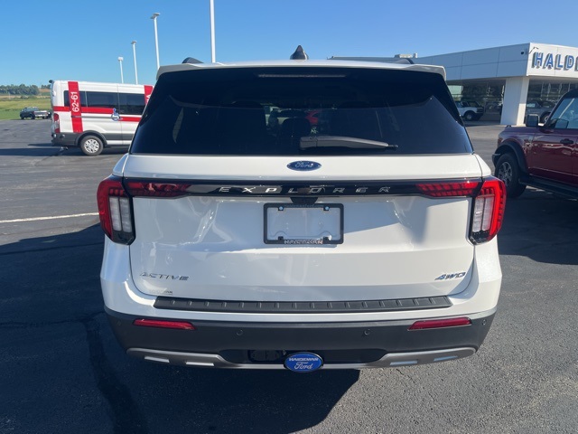 2025 Ford Explorer photo 6