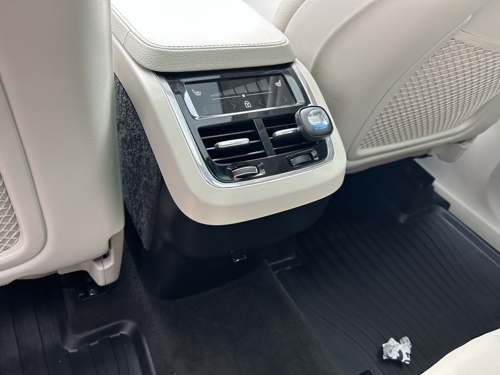 2021 Volvo XC90 T5 Momentum photo 21