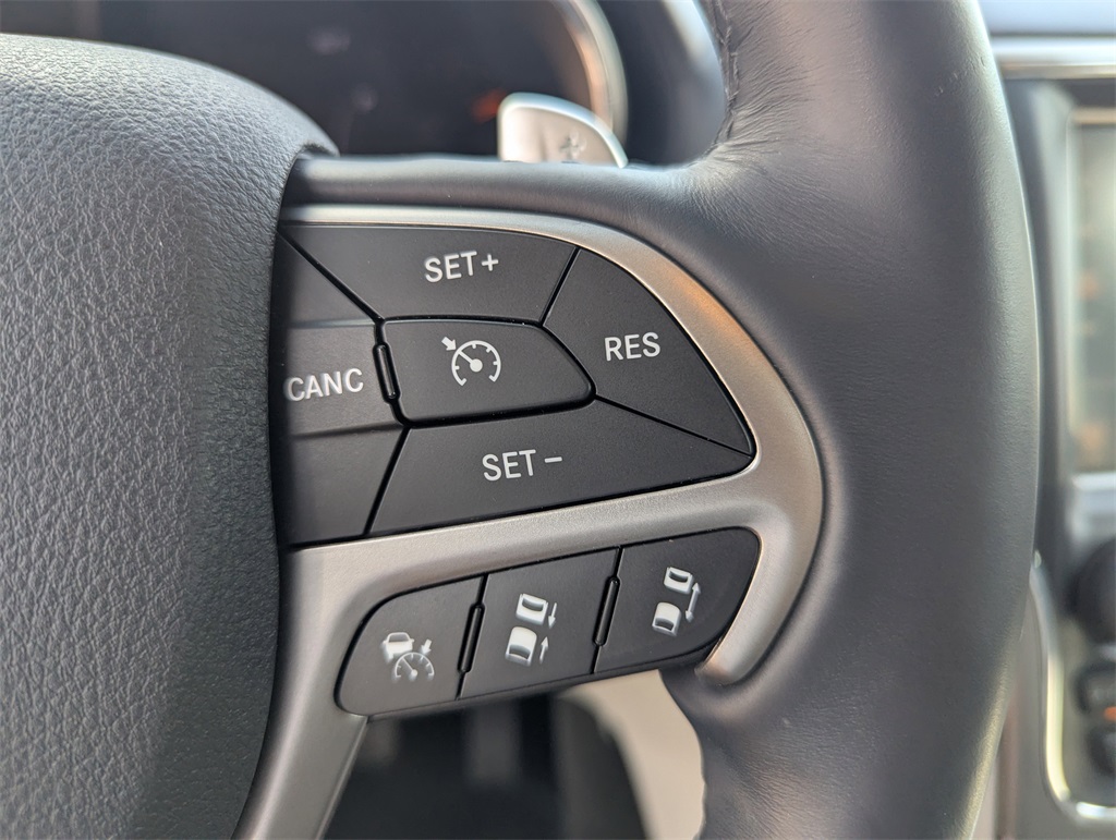 2017 Jeep Grand Cherokee Summit photo 21