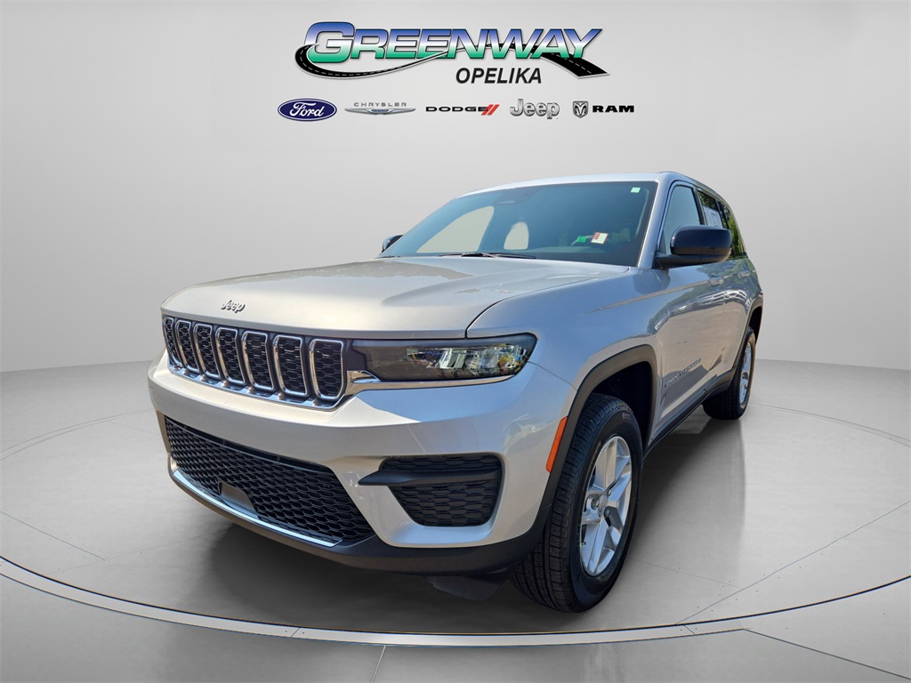 2025 Jeep Grand Cherokee Laredo X photo 3