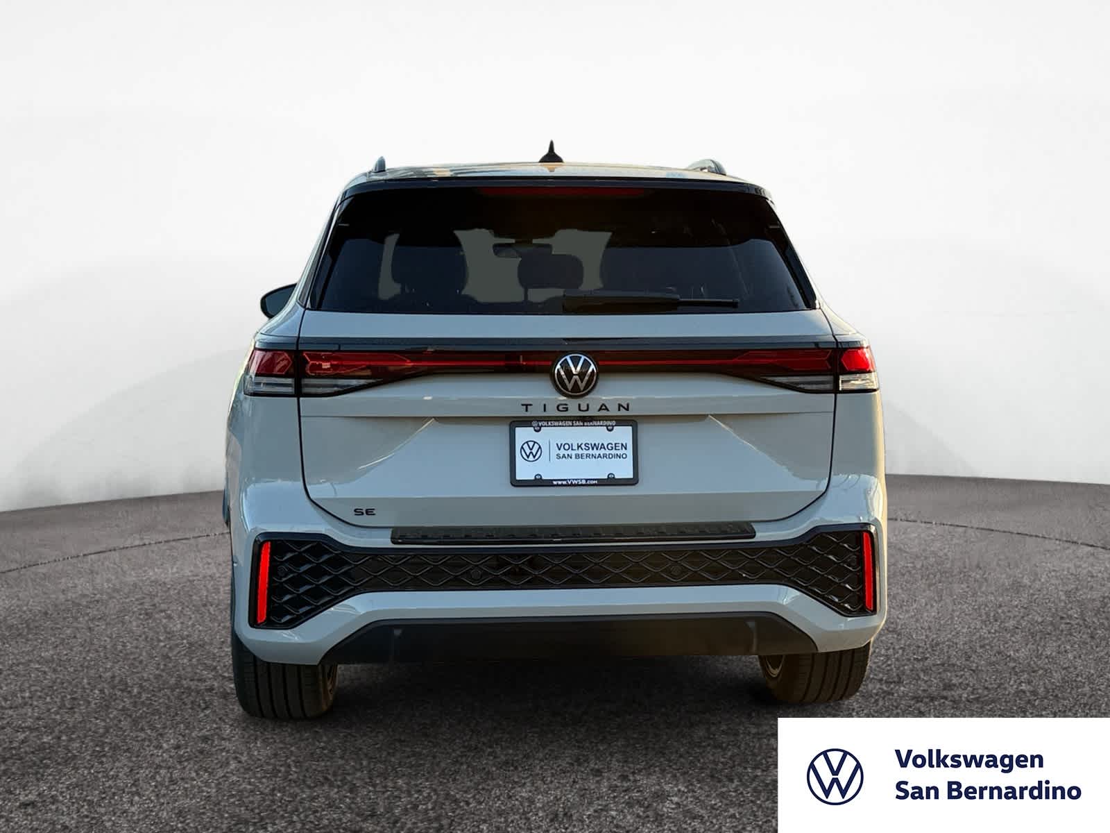 2025 Volkswagen Tiguan SE R-Line Black photo 4