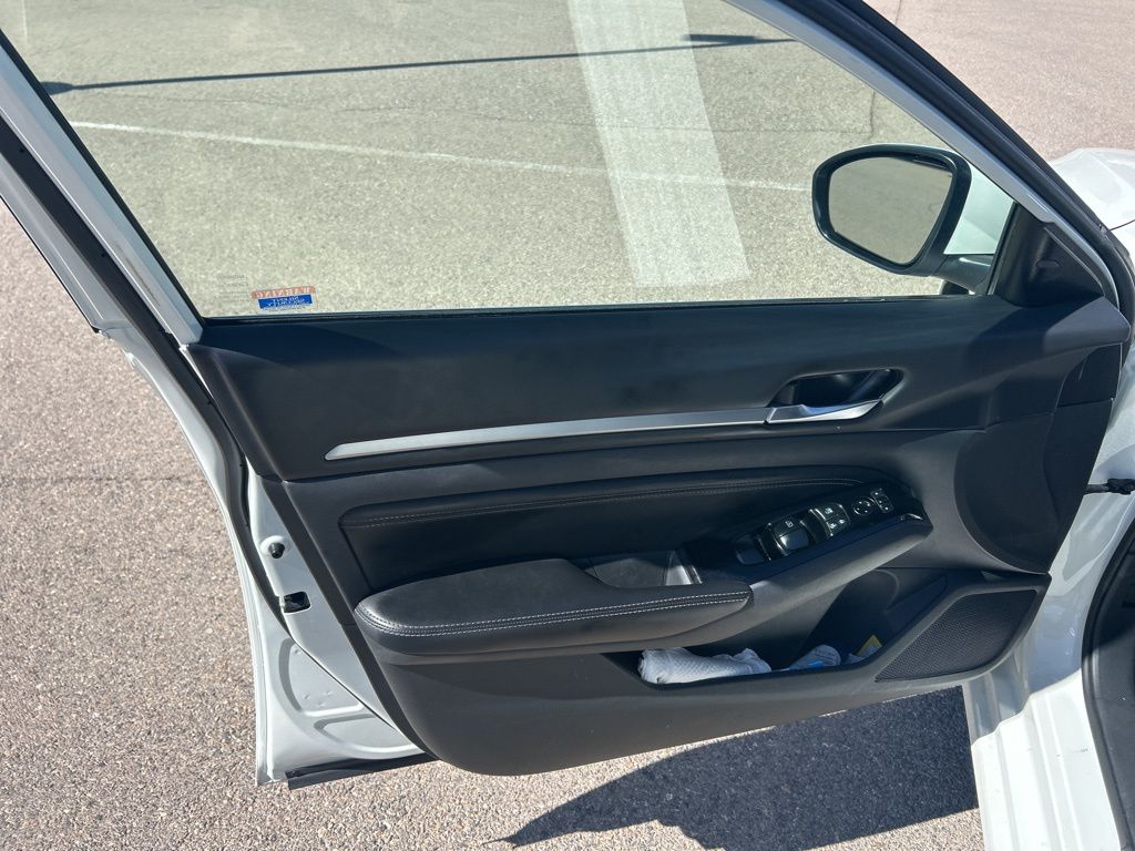 2023 Nissan Altima 2.5 SV photo 22