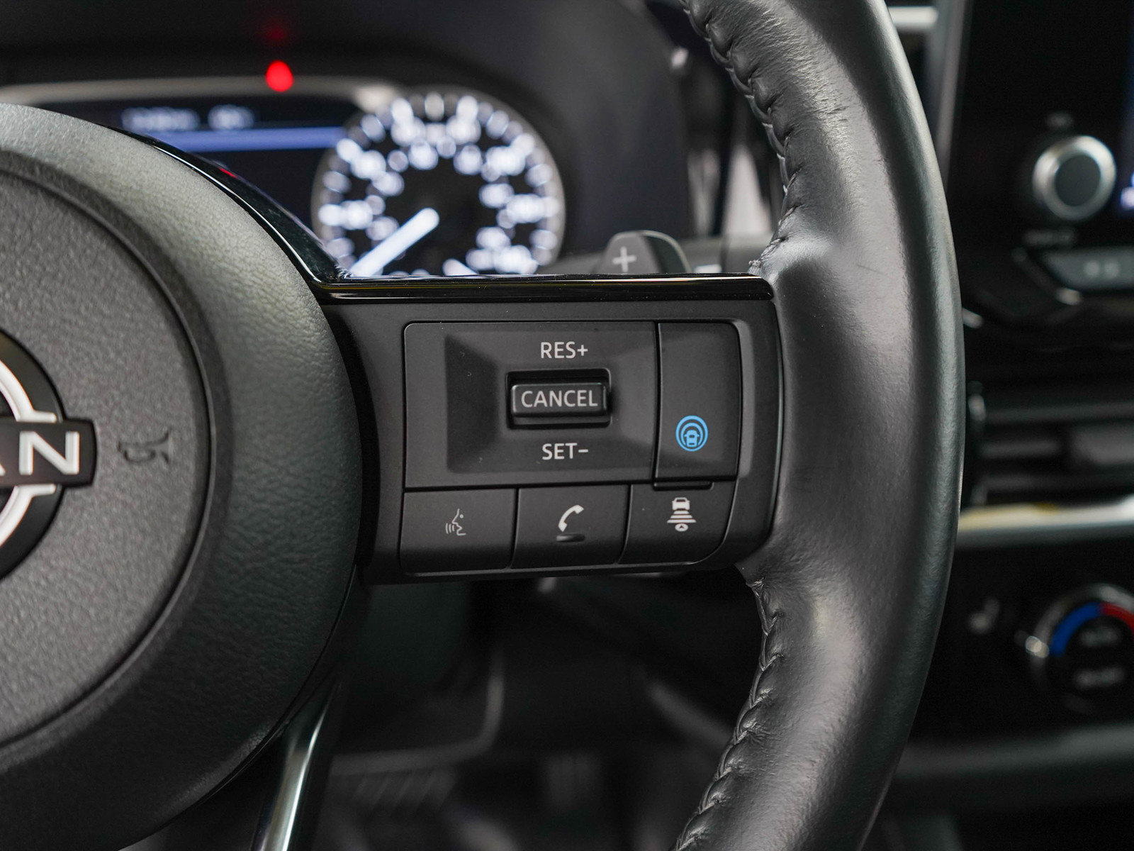 2023 Nissan Pathfinder SV photo 23