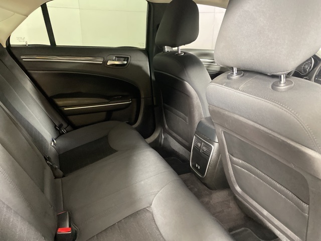 2018 Chrysler 300 Touring photo 17