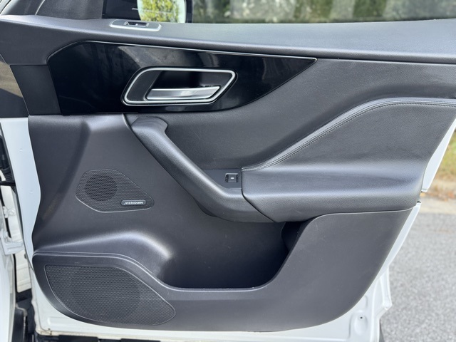 2018 Jaguar F-PACE Premium photo 17