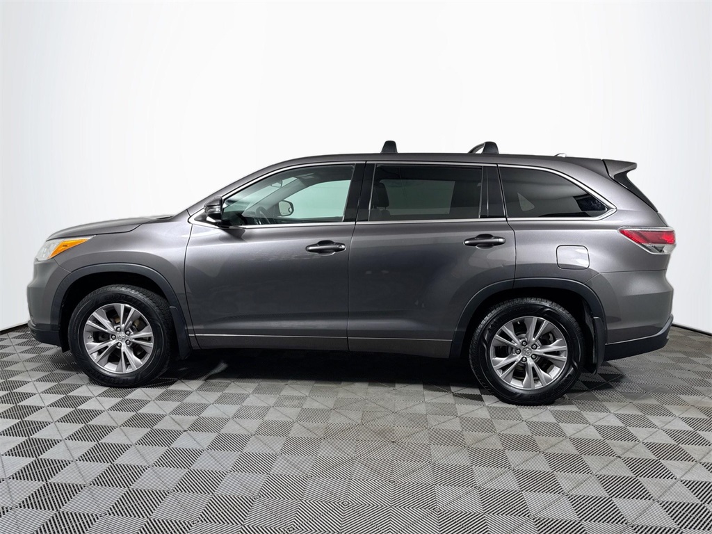 2014 Toyota Highlander LE Plus photo 2