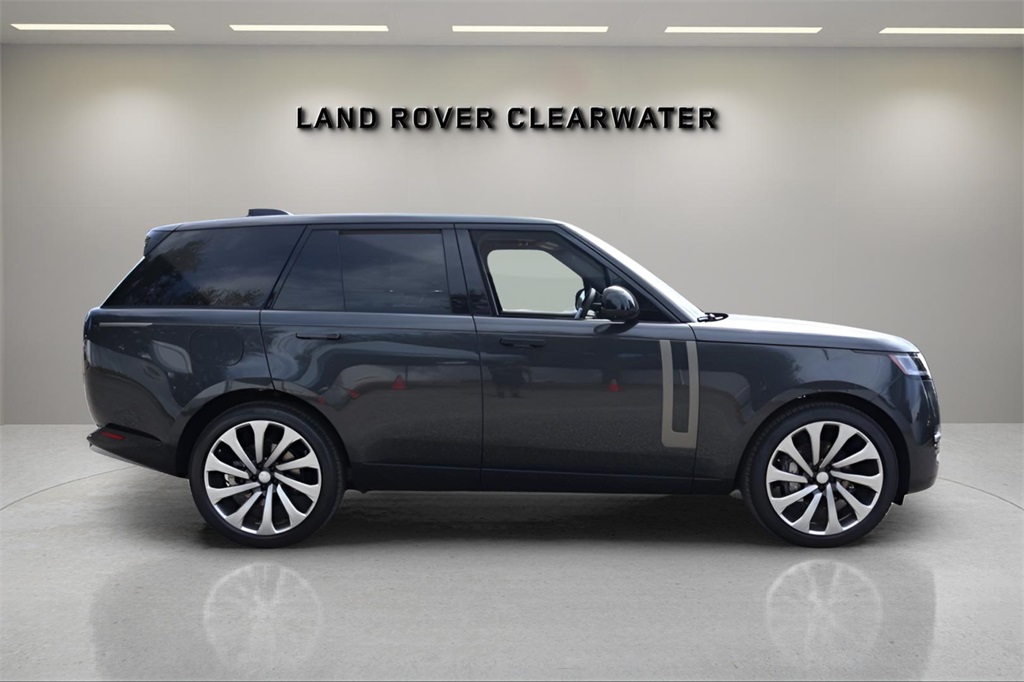 2025 Land Rover Range Rover SE photo 6