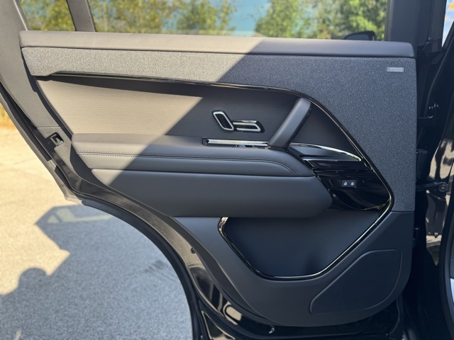 2025 Land Rover Range Rover Sport SE photo 16