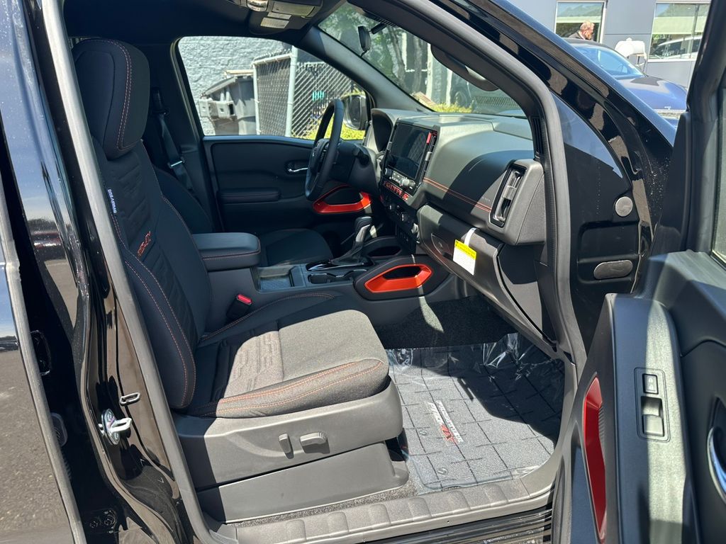 2025 Nissan Frontier PRO-4X photo 20