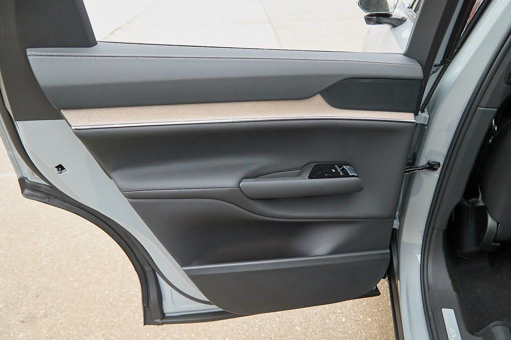 2025 VOLVO EX90 - Image 14