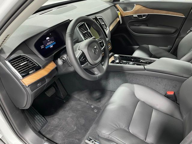 2025 Volvo XC90 Plus photo 13
