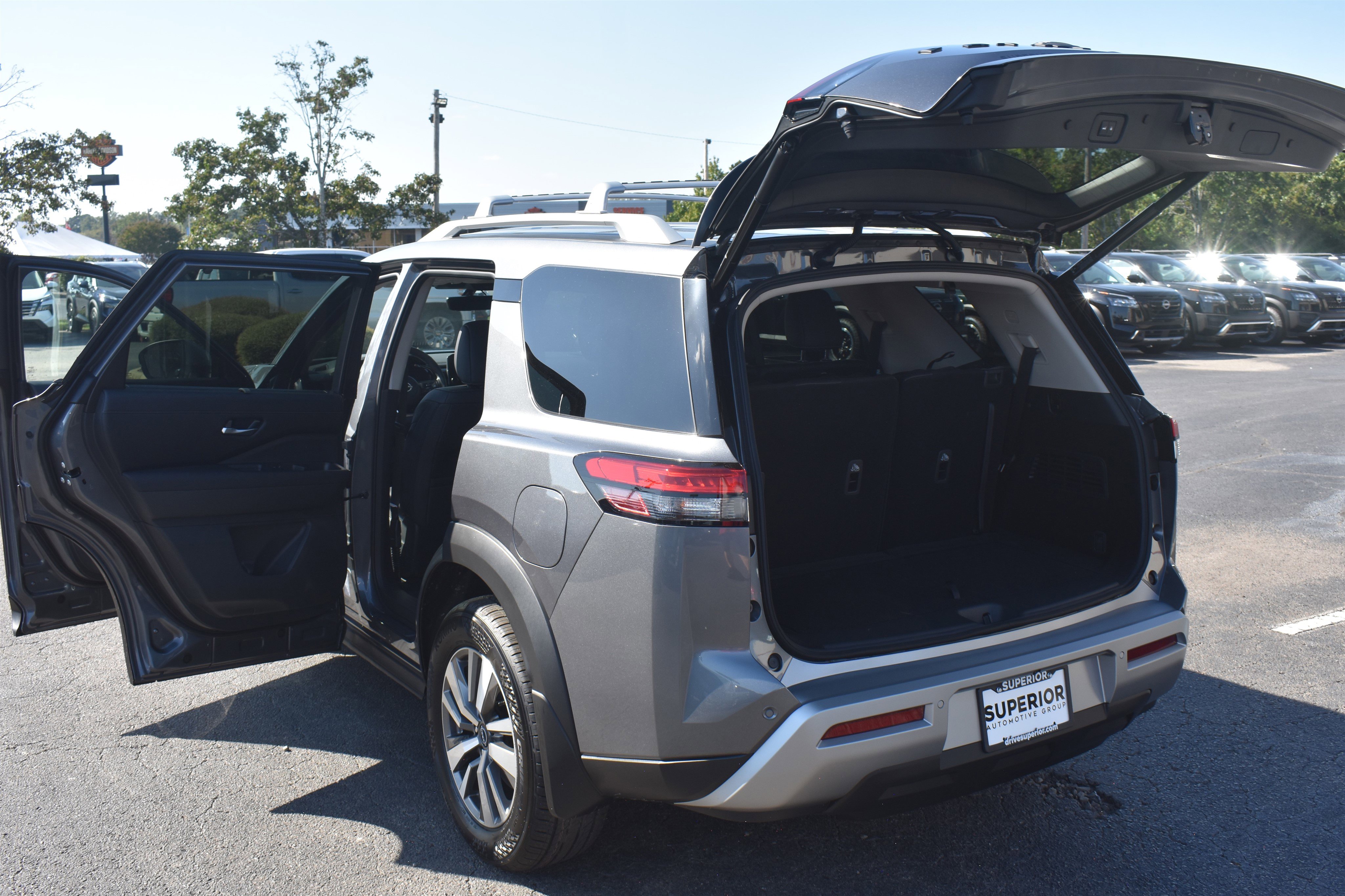 2025 Nissan Pathfinder SL photo 6