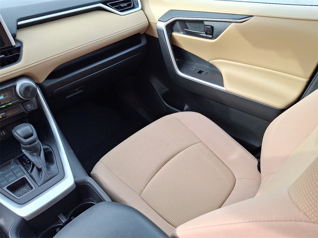 2023 Toyota RAV4 LE photo 11