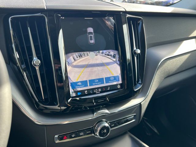 2025 Volvo XC60 B5 Core photo 12