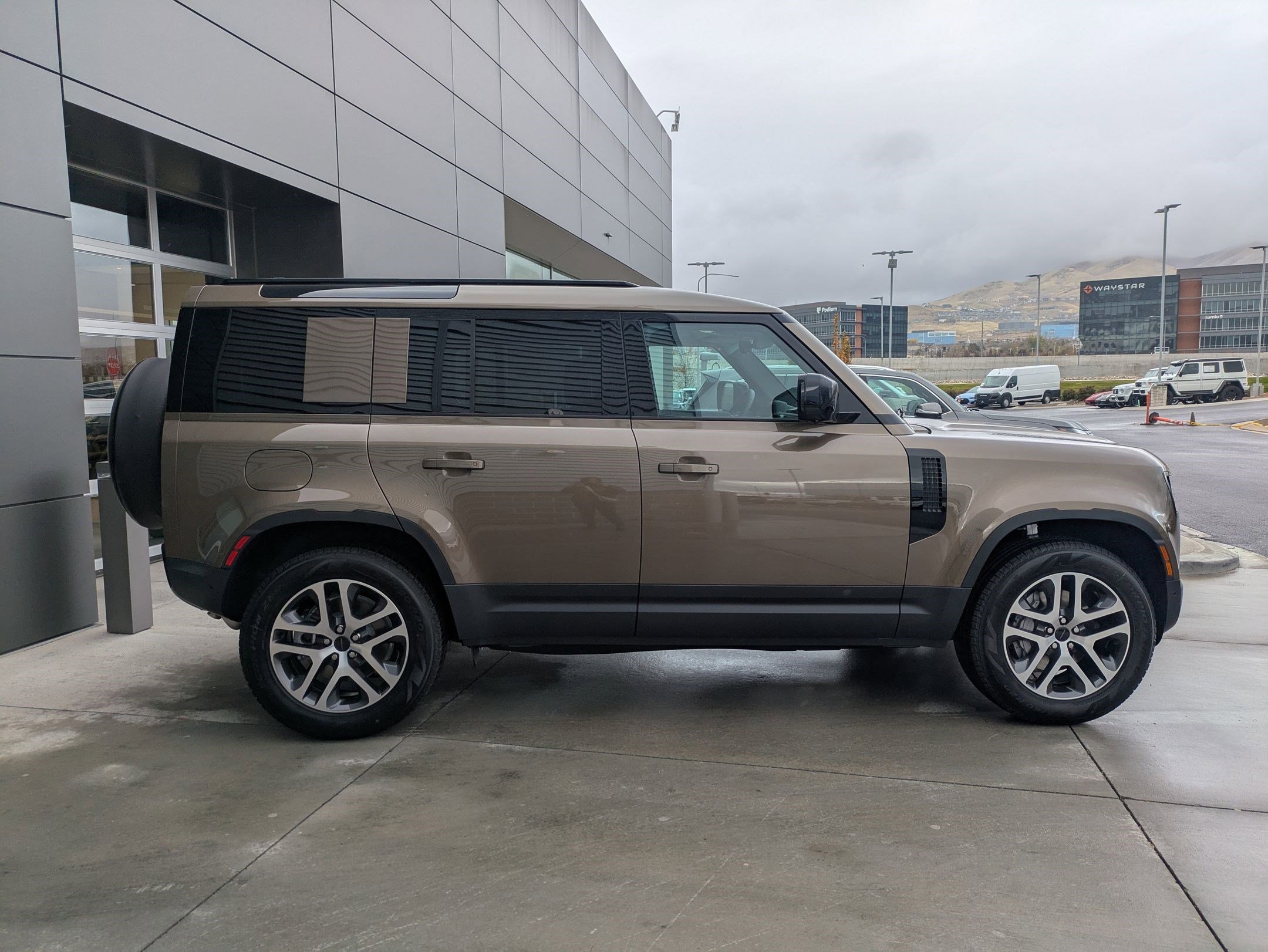 2026 Land Rover Defender 110 S photo 4