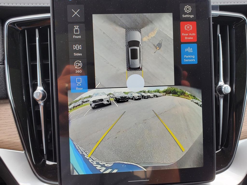 2026 Volvo XC90 AWD Plus photo 6