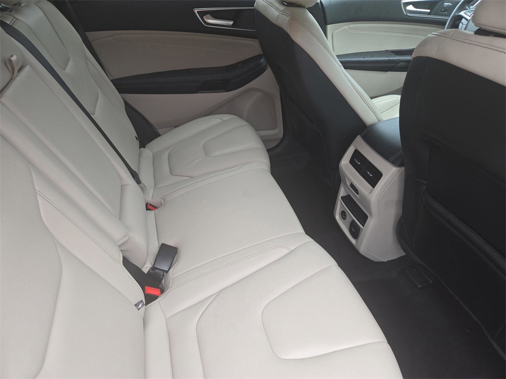 2021 Ford Edge Titanium photo 20