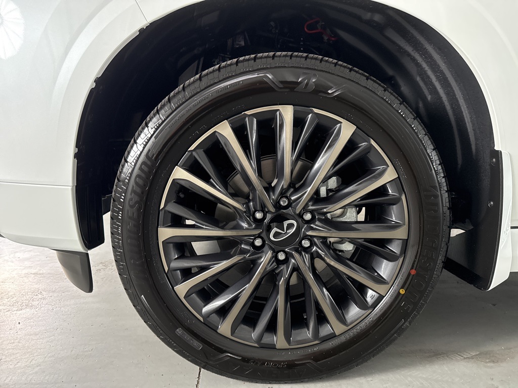 2026 Infiniti QX80 photo 3
