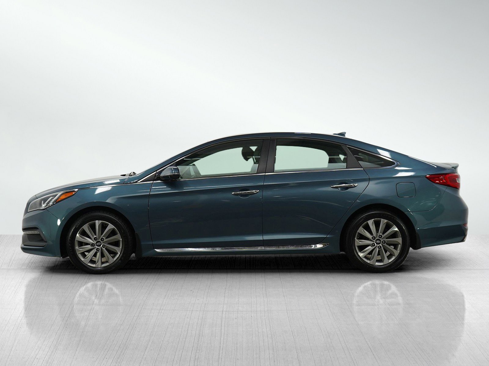 Used 2016 Hyundai Sonata Sport with VIN 5NPE34AF6GH277692 for sale in Hopkins, Minnesota