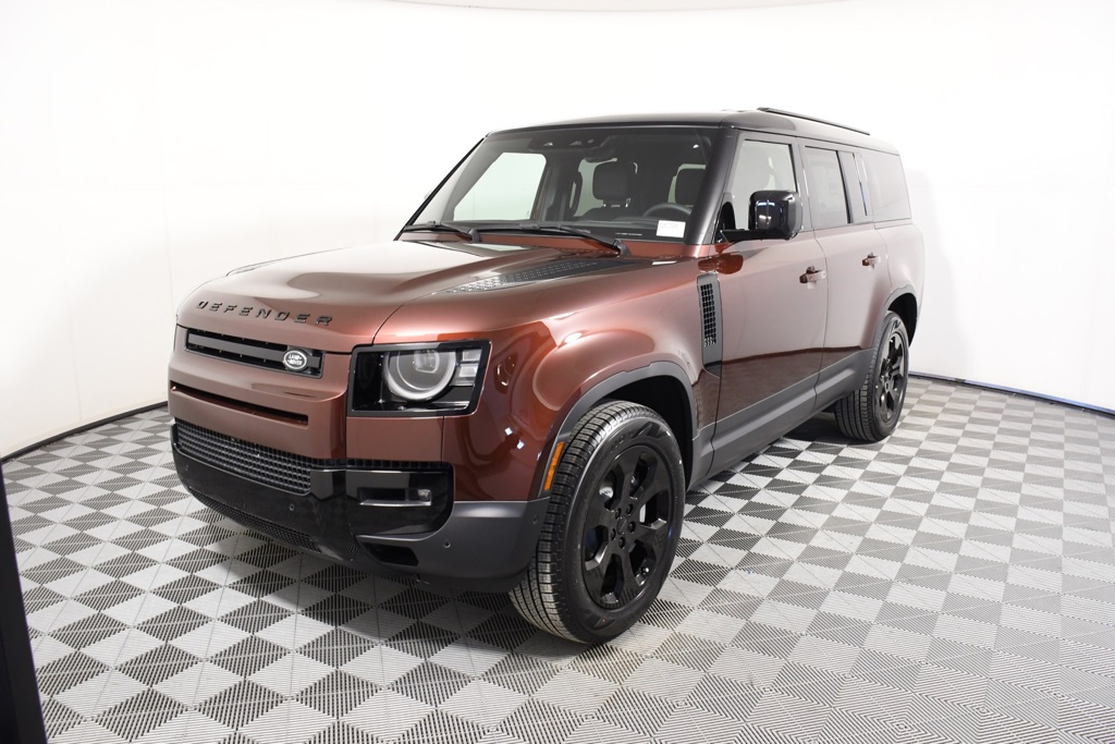 2026 Land Rover Defender S's photo