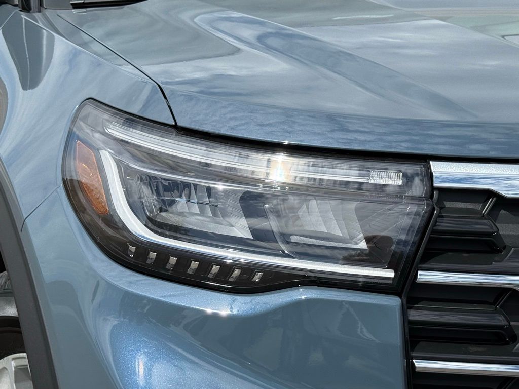2025 Ford Explorer photo 3