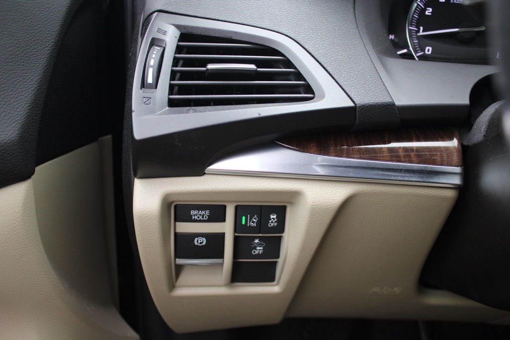 2018 Acura MDX SH-AWD Technology Entertainment photo 11