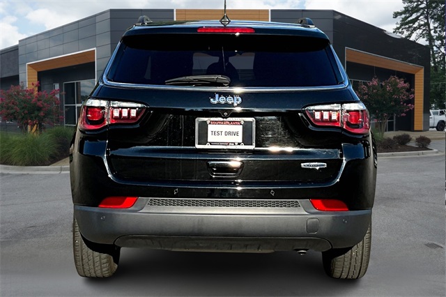 2020 Jeep Compass Latitude photo 3