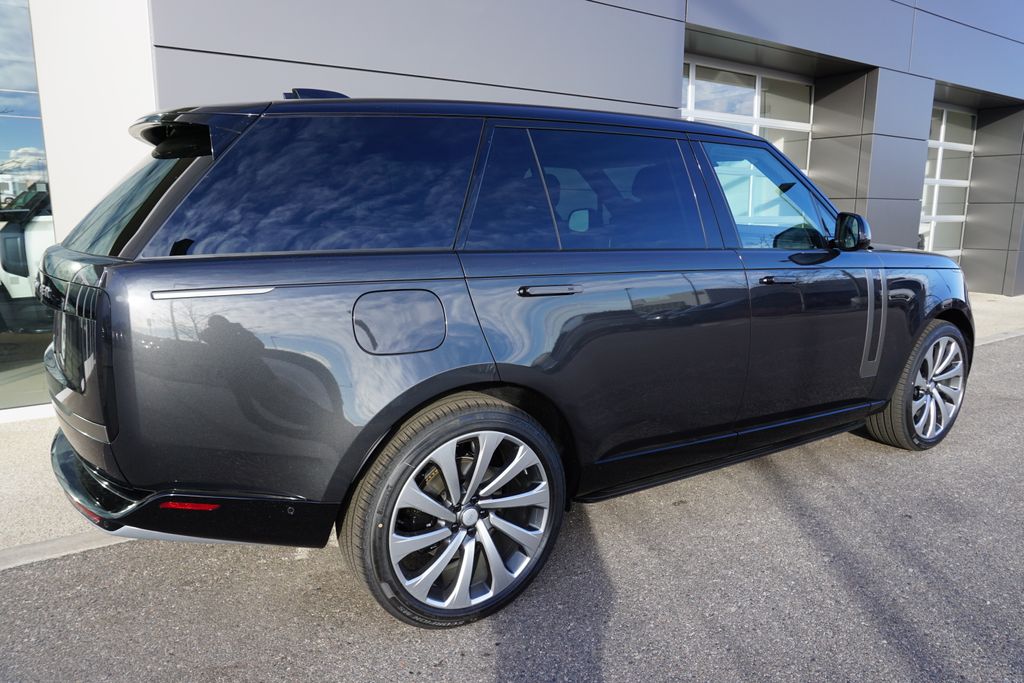 2025 Land Rover Range Rover SE photo 4