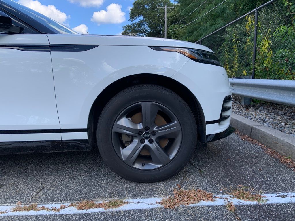 2025 Land Rover Range Rover Velar SE photo 9