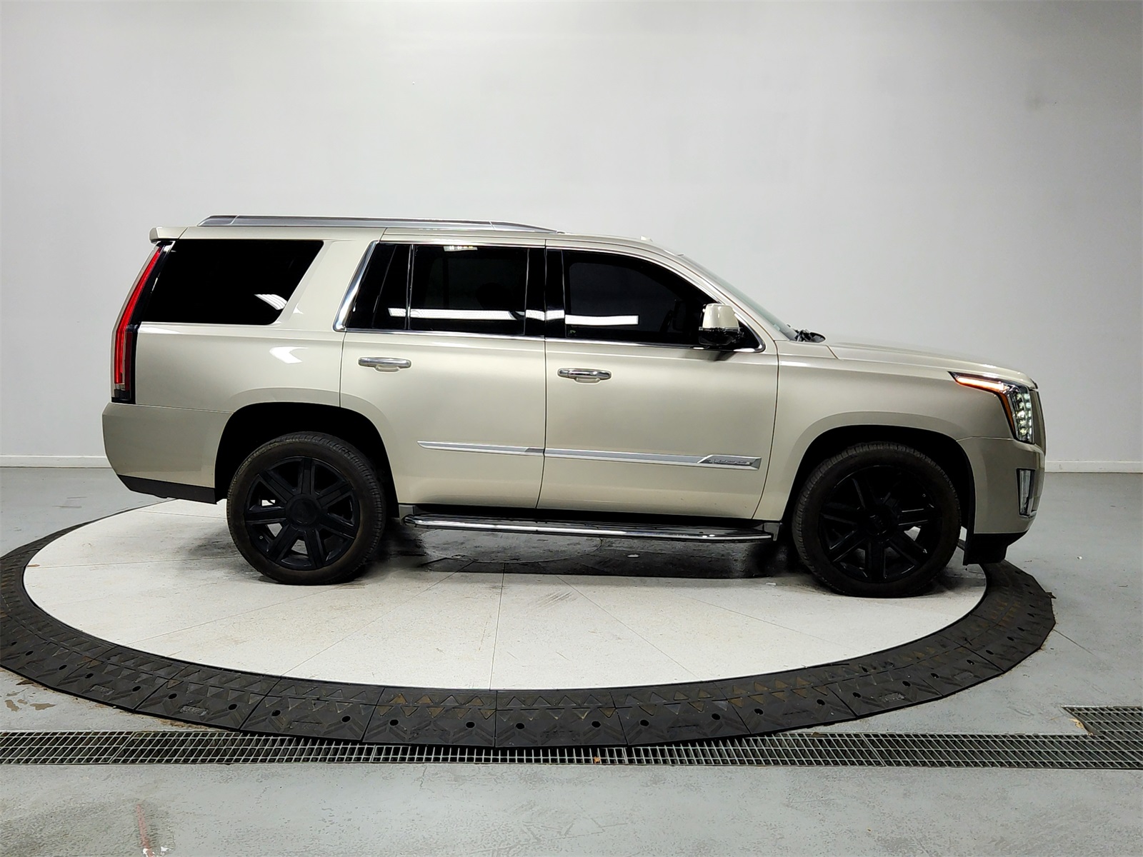 2015 Cadillac Escalade Luxury photo 6
