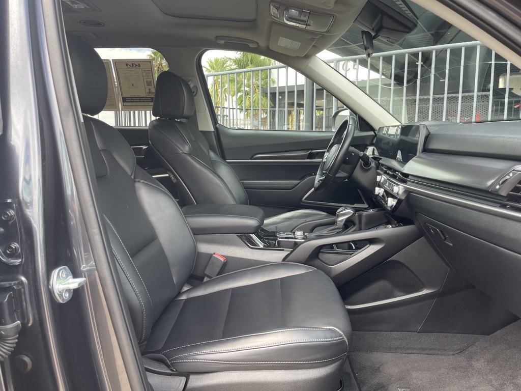 2024 Kia Telluride S photo 16